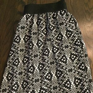 Lularoe Black and white Lucy Skirt 💕